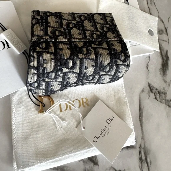 NWT-DIOR SADDLE FLAP CARD HOLDER. - Picture 4 of 16